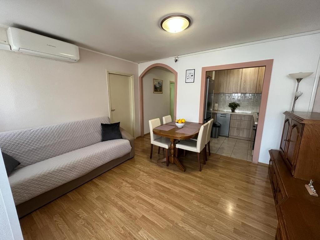 שיבניק Apartman Spahija מראה חיצוני תמונה